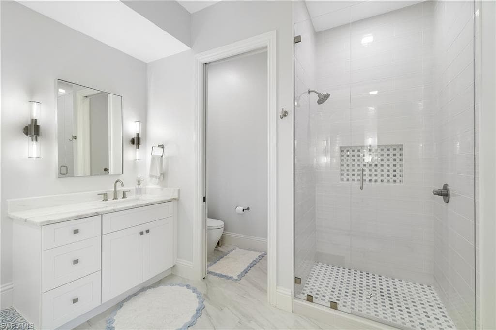 831 Sailaway Ln 202, Naples, FL 34108-17