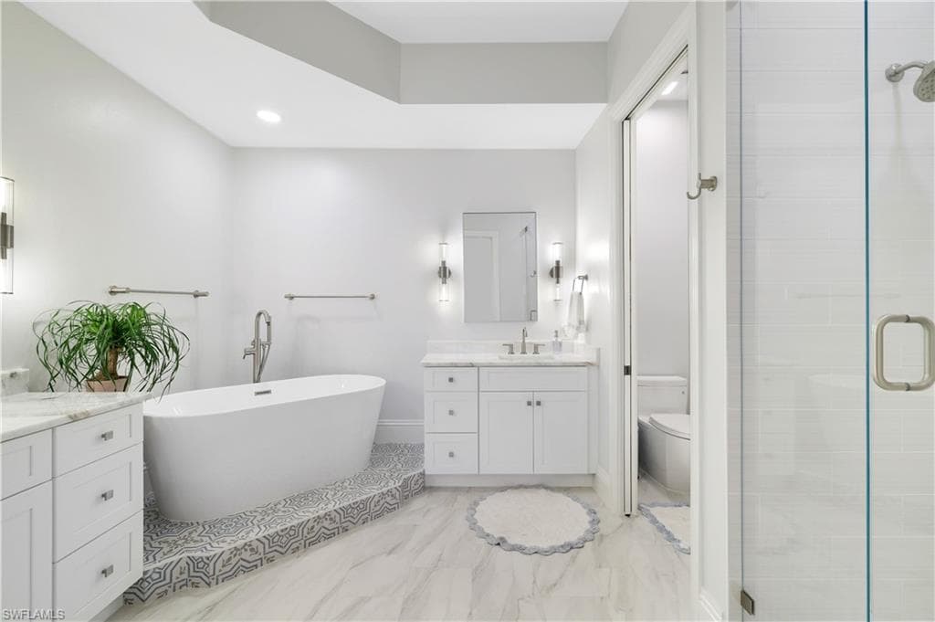 831 Sailaway Ln 202, Naples, FL 34108-20