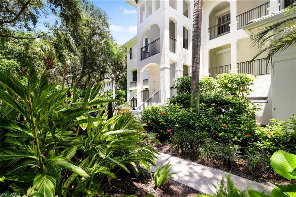 831 Sailaway Ln 202, Naples, FL 34108-32