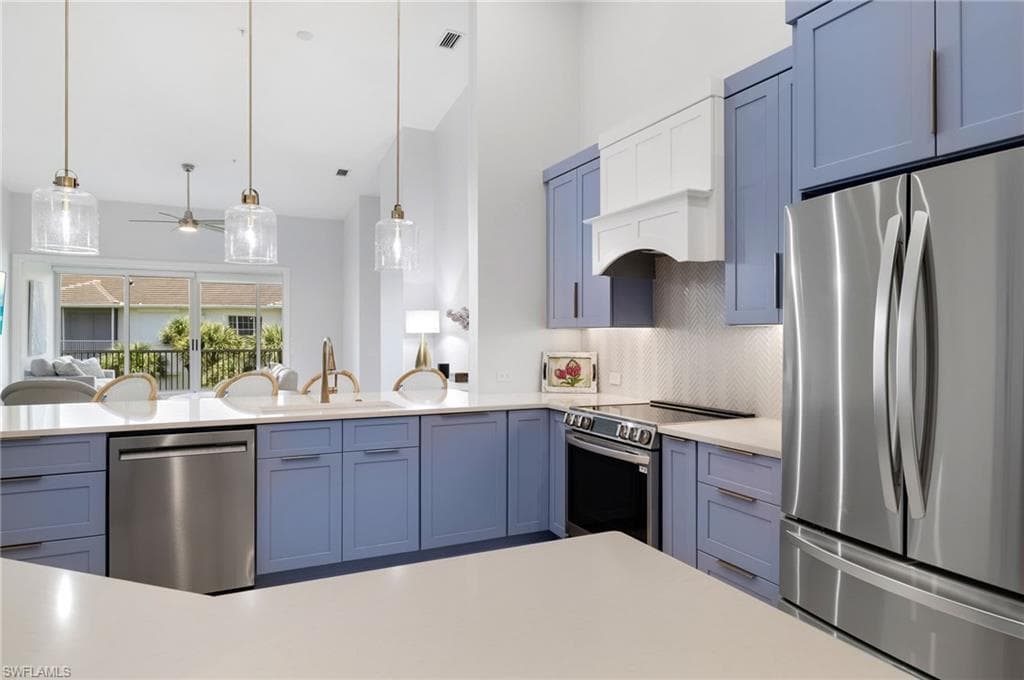 831 Sailaway Ln 202, Naples, FL 34108-5