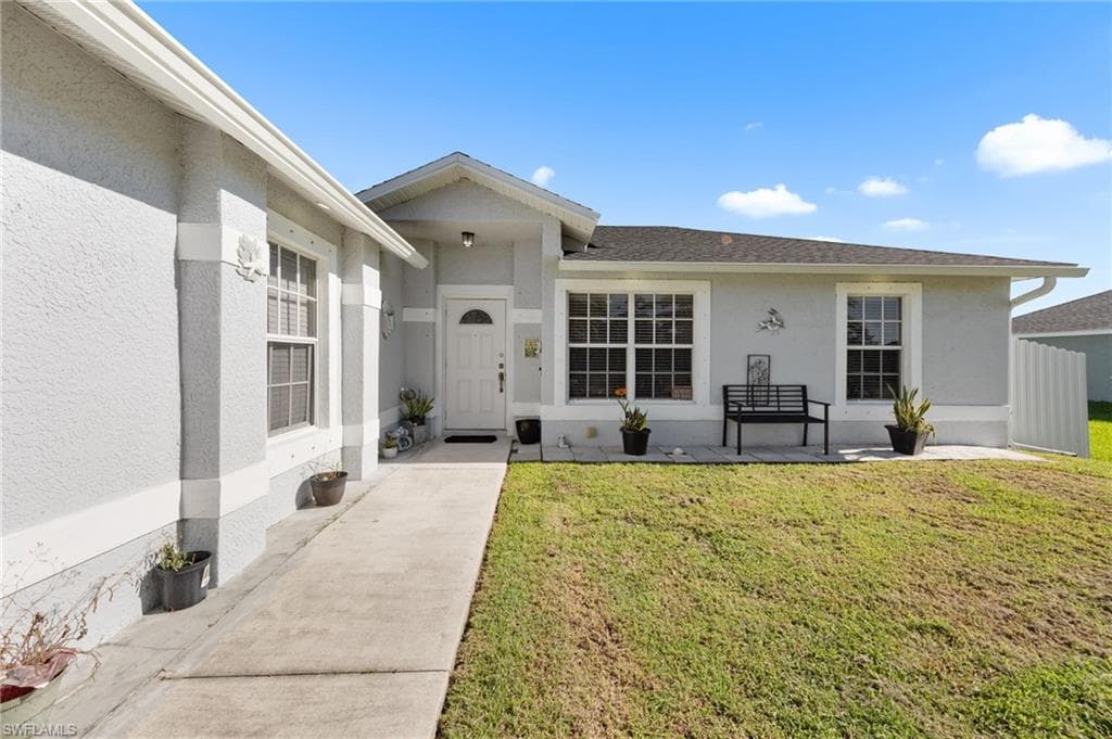 1731 Trafalgar Pkwy, Cape Coral, FL 33991-2
