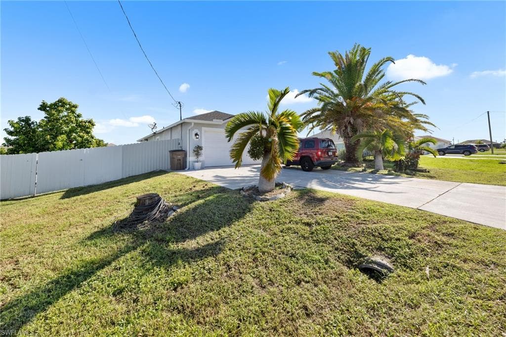 1731 Trafalgar Pkwy, Cape Coral, FL 33991-3