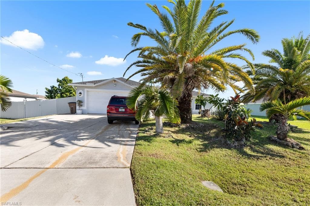 1731 Trafalgar Pkwy, Cape Coral, FL 33991-4