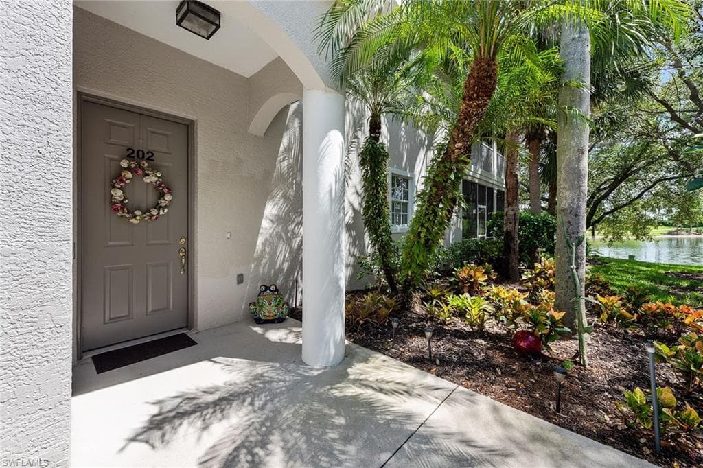 4710 Shinnecock Hills Ct 202, Naples, FL 34112-3