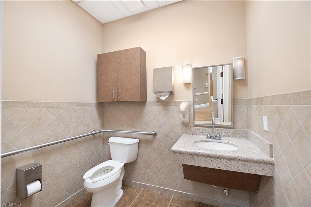 3021 Airport Rd N 103, Naples, FL 34105-28