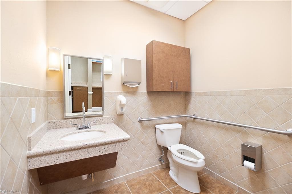 3021 Airport Rd N 103, Naples, FL 34105-29