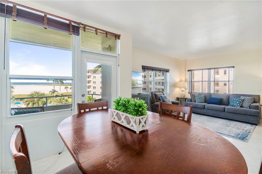 220 Seaview Ct 405, Marco Island, FL 34145-9