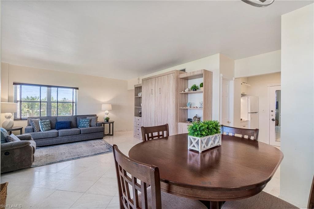 220 Seaview Ct 405, Marco Island, FL 34145-10