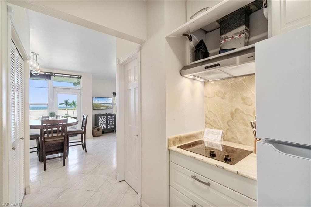 220 Seaview Ct 405, Marco Island, FL 34145-14