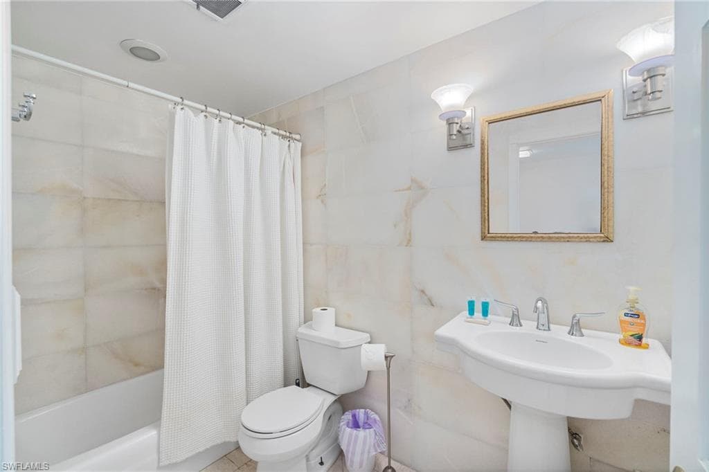 220 Seaview Ct 405, Marco Island, FL 34145-19