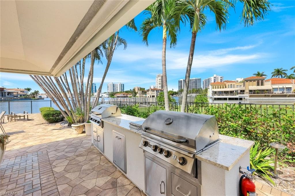250 Park Shore Dr 601, Naples, FL 34103-23