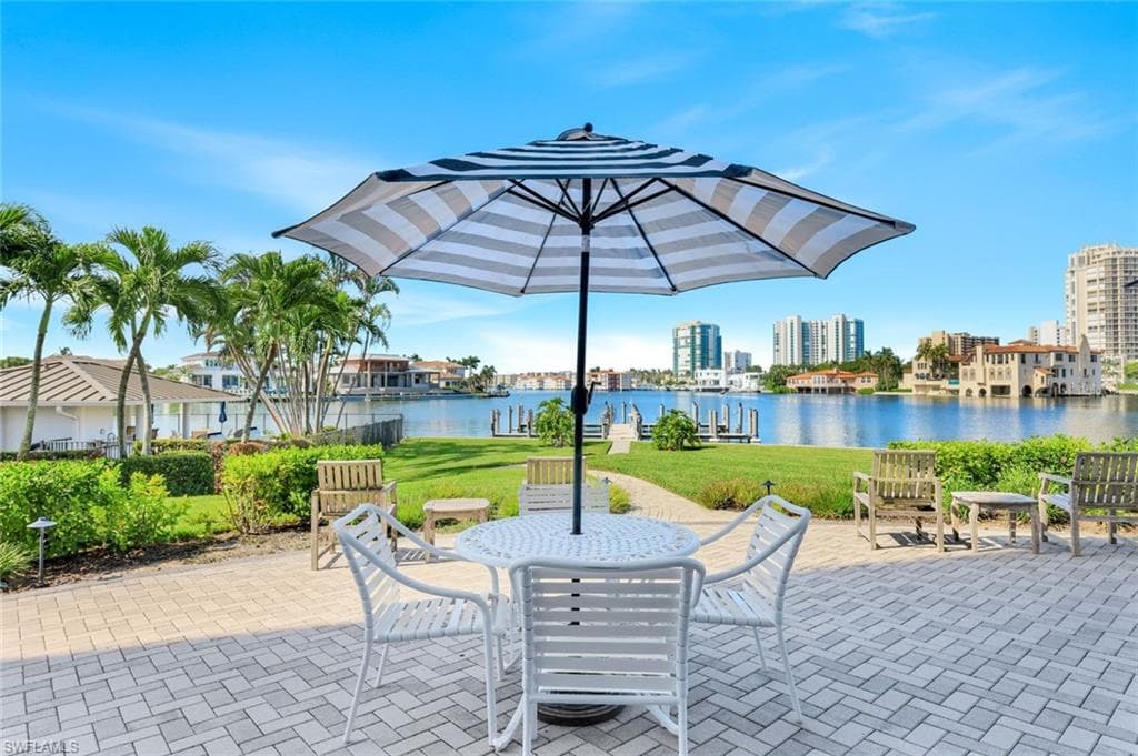 250 Park Shore Dr 601, Naples, FL 34103-24