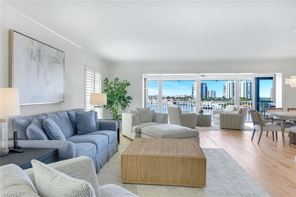 250 Park Shore Dr 601, Naples, FL 34103-4