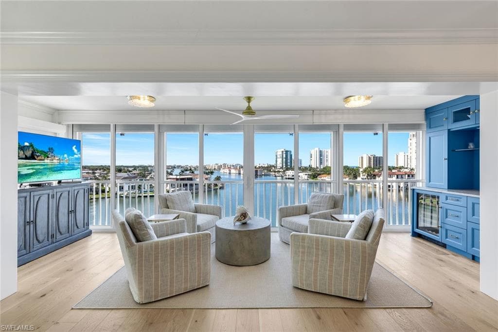 250 Park Shore Dr 601, Naples, FL 34103-5