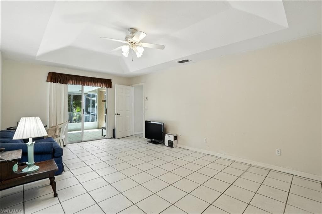 720 1st St NW, Naples, FL 34120-8