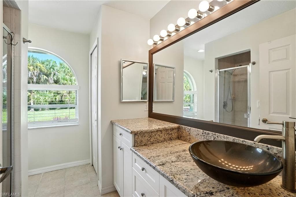 720 1st St NW, Naples, FL 34120-9