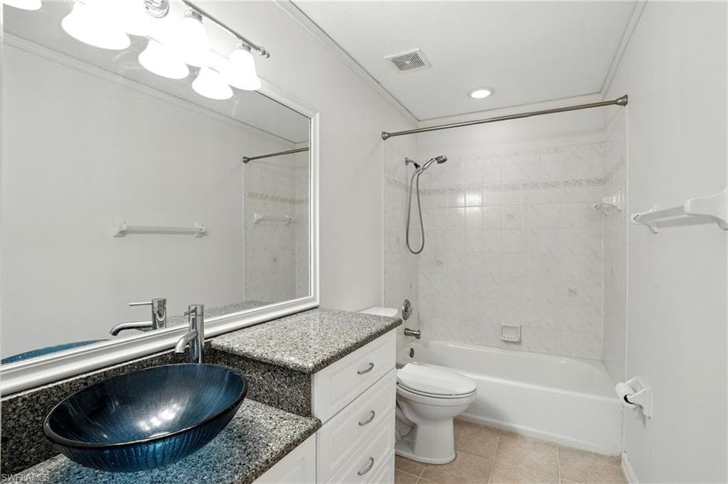 720 1st St NW, Naples, FL 34120-12