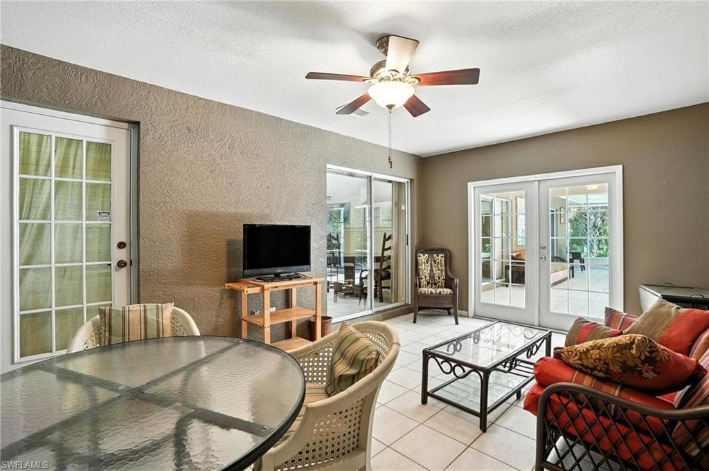 720 1st St NW, Naples, FL 34120-13