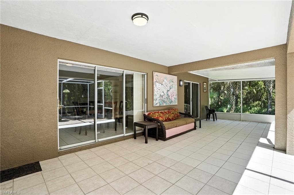 720 1st St NW, Naples, FL 34120-14