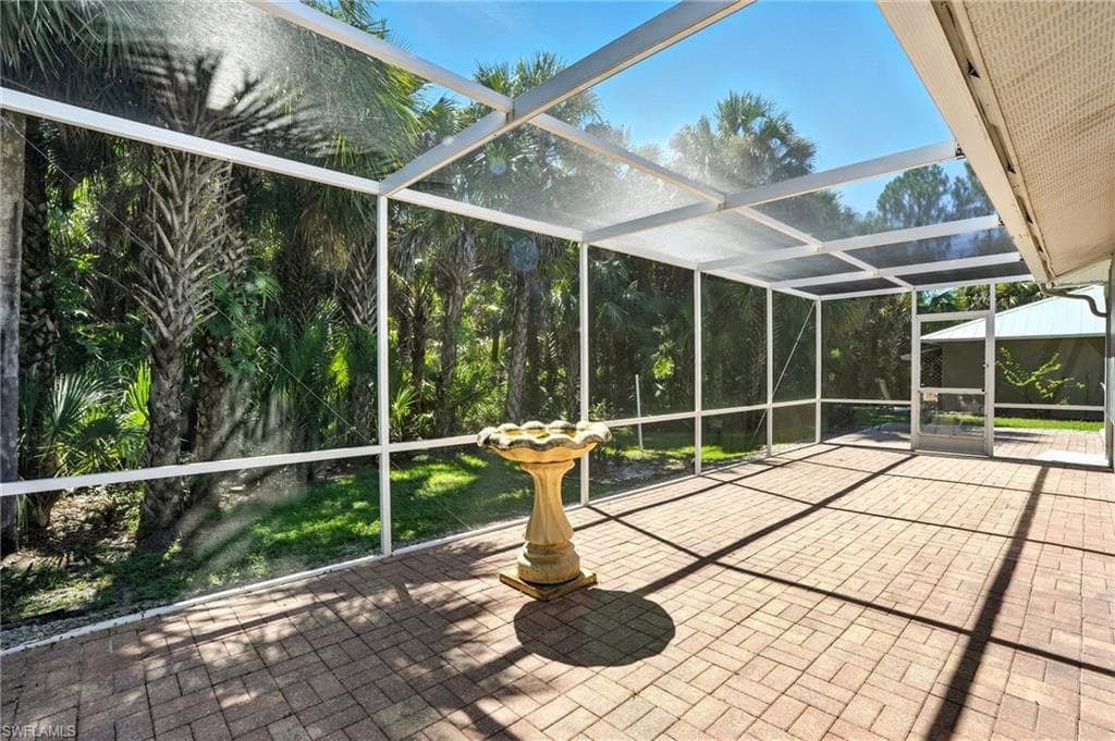 720 1st St NW, Naples, FL 34120-16