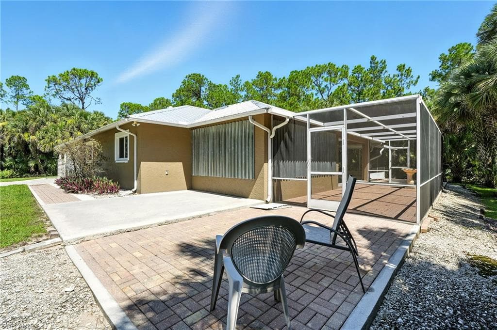 720 1st St NW, Naples, FL 34120-17