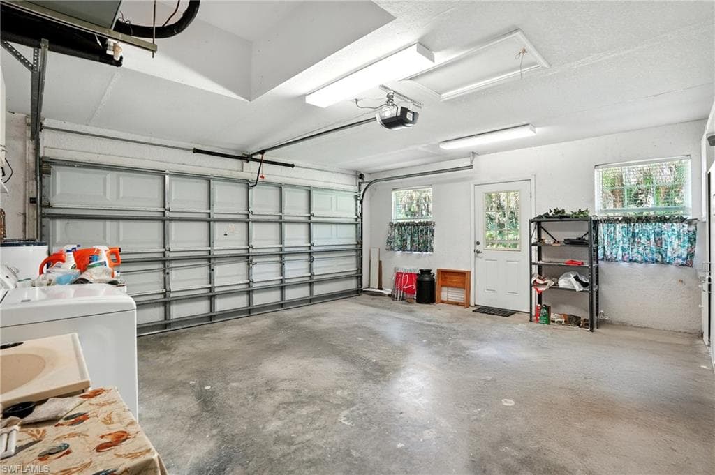 720 1st St NW, Naples, FL 34120-18