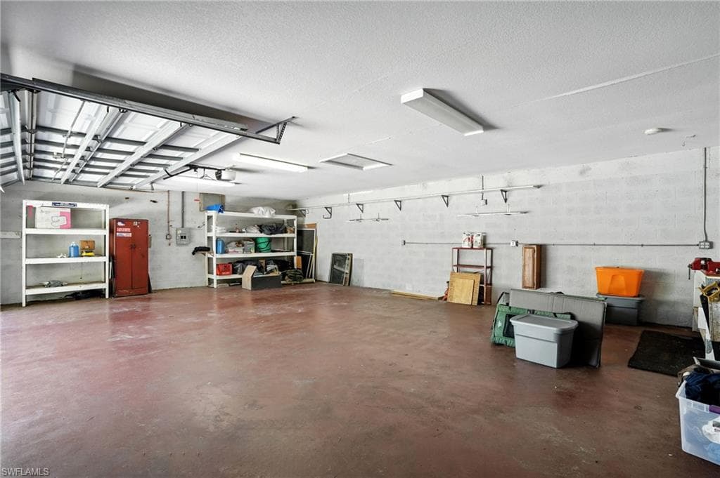 720 1st St NW, Naples, FL 34120-20