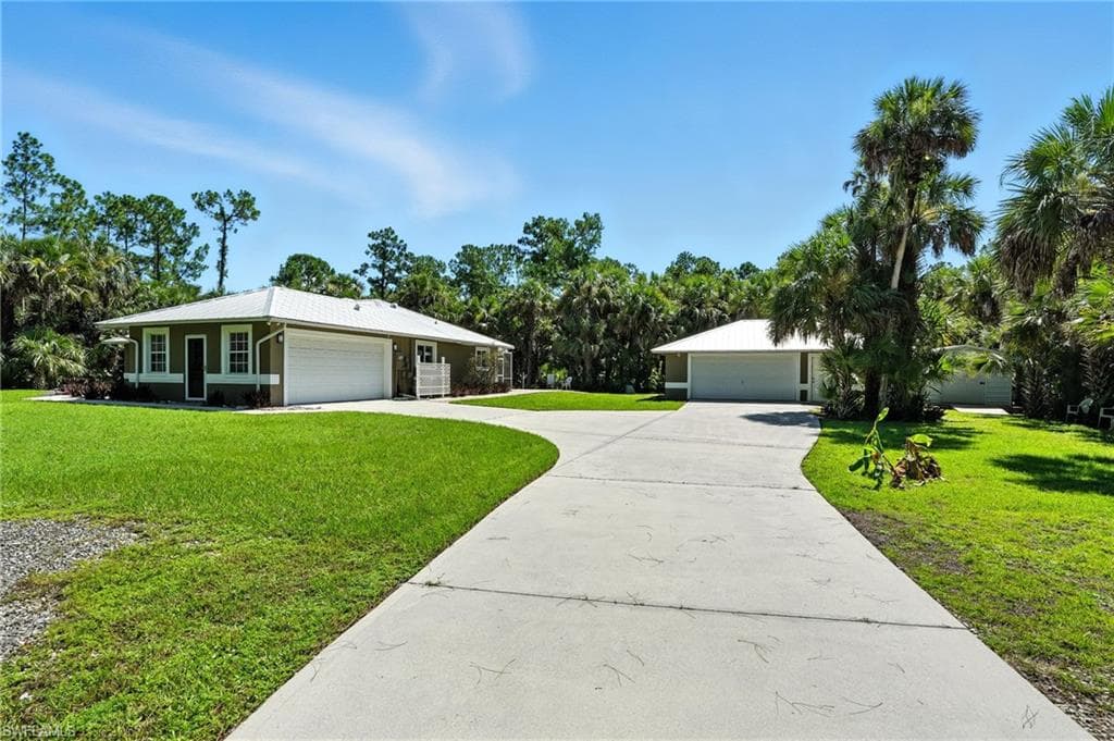 720 1st St NW, Naples, FL 34120-2