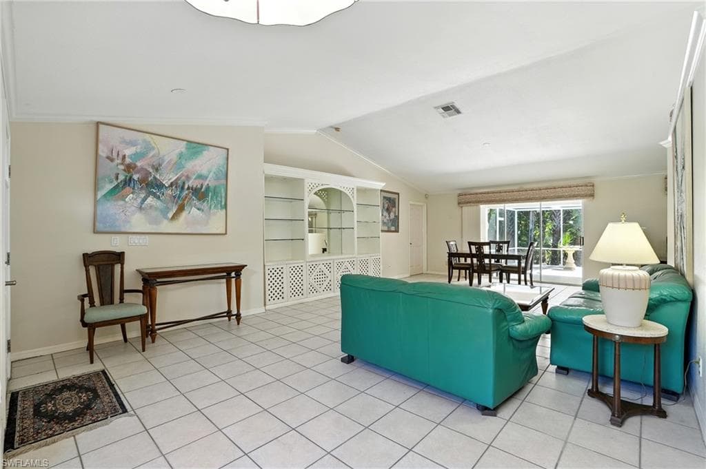 720 1st St NW, Naples, FL 34120-3