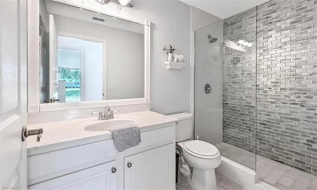 8439 Hollow Brook Cir, Naples, FL 34119-7
