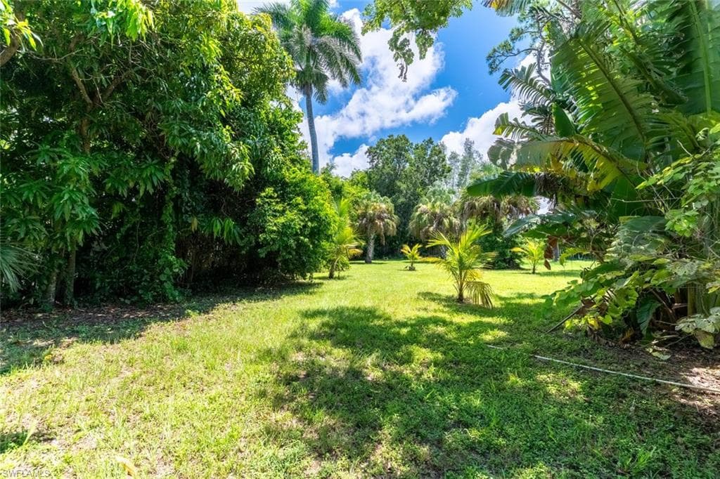 2928 Hawthorne Ct, Naples, FL 34104-16