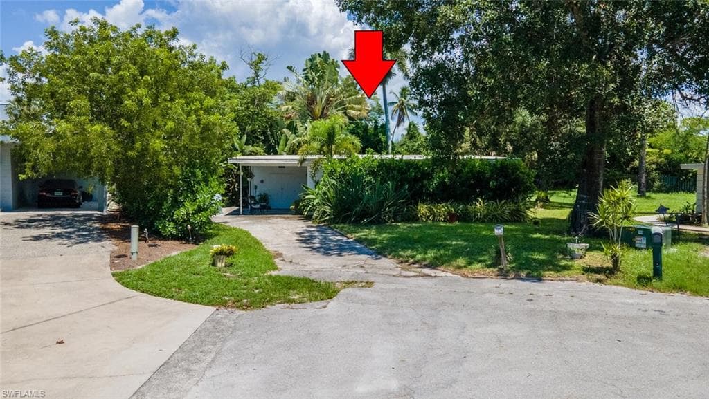 2928 Hawthorne Ct, Naples, FL 34104-1