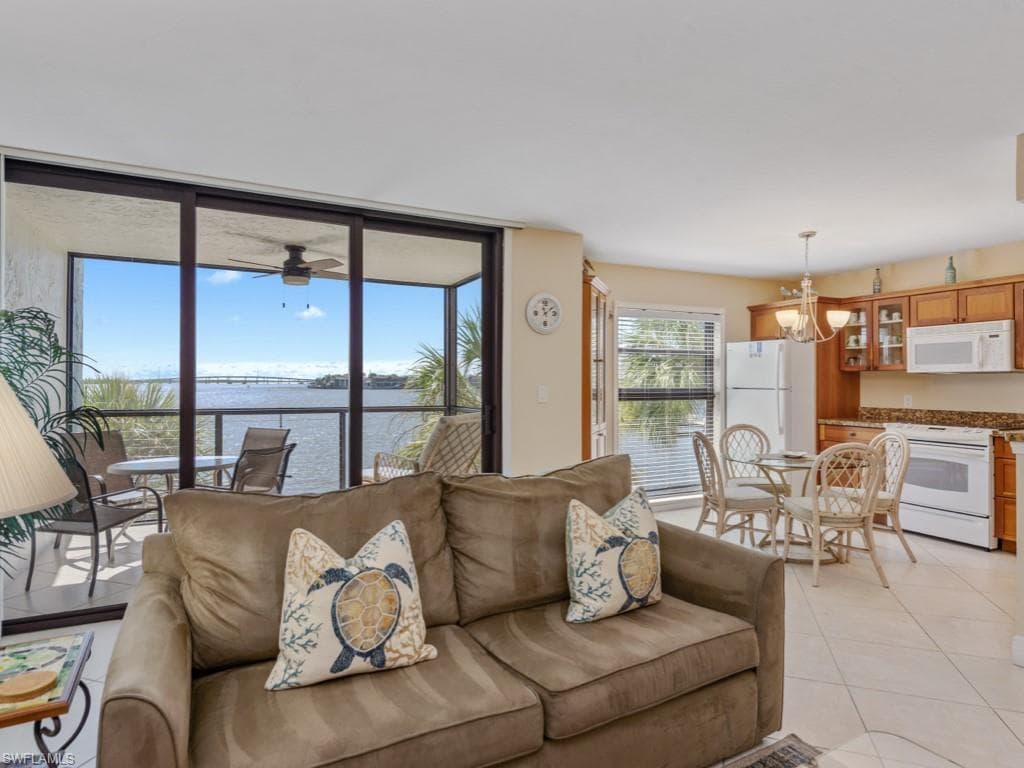 1085 Bald Eagle Dr A307, Marco Island, FL 34145-7