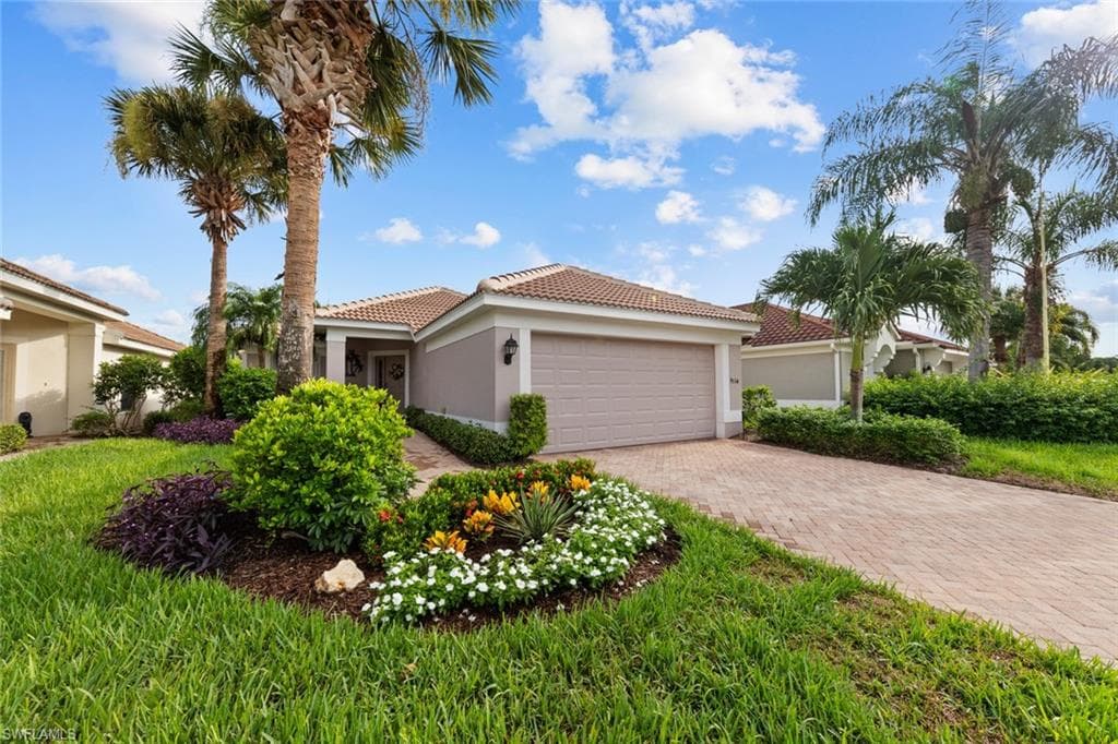 9534 Hemingway Ln, Fort Myers, FL 33913-1