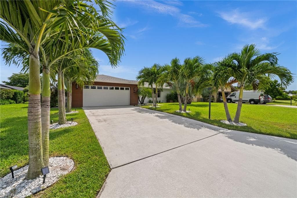 304 Nason Ln, Naples, FL 34112-1