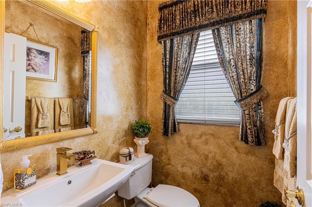 4763 Kittiwake Ct, Naples, FL 34119-26