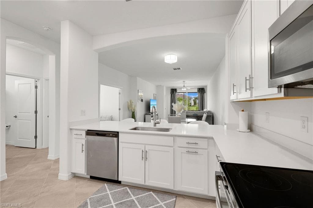 2052 Vermont Ln, Naples, FL 34120-9