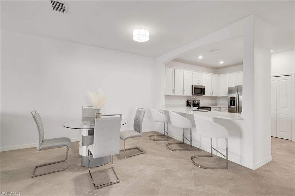 2052 Vermont Ln, Naples, FL 34120-10