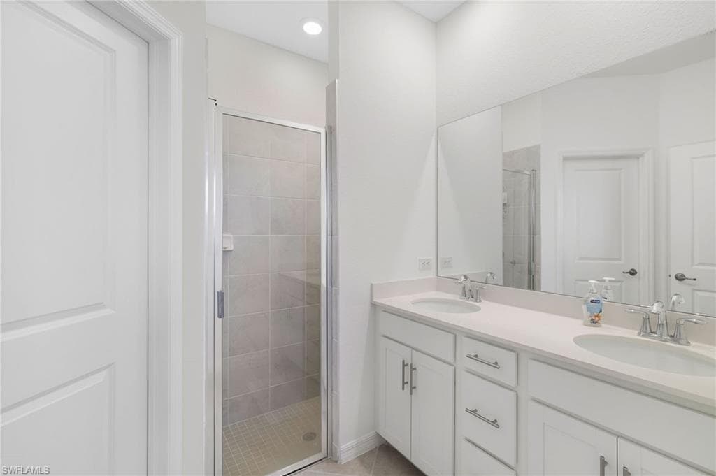 2052 Vermont Ln, Naples, FL 34120-16