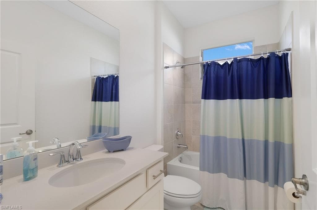 2052 Vermont Ln, Naples, FL 34120-21