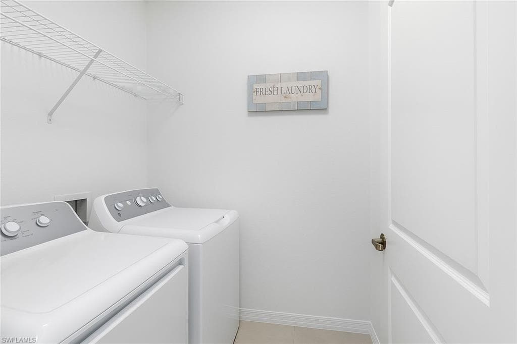 2052 Vermont Ln, Naples, FL 34120-22