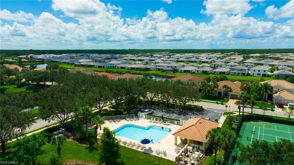 2052 Vermont Ln, Naples, FL 34120-27