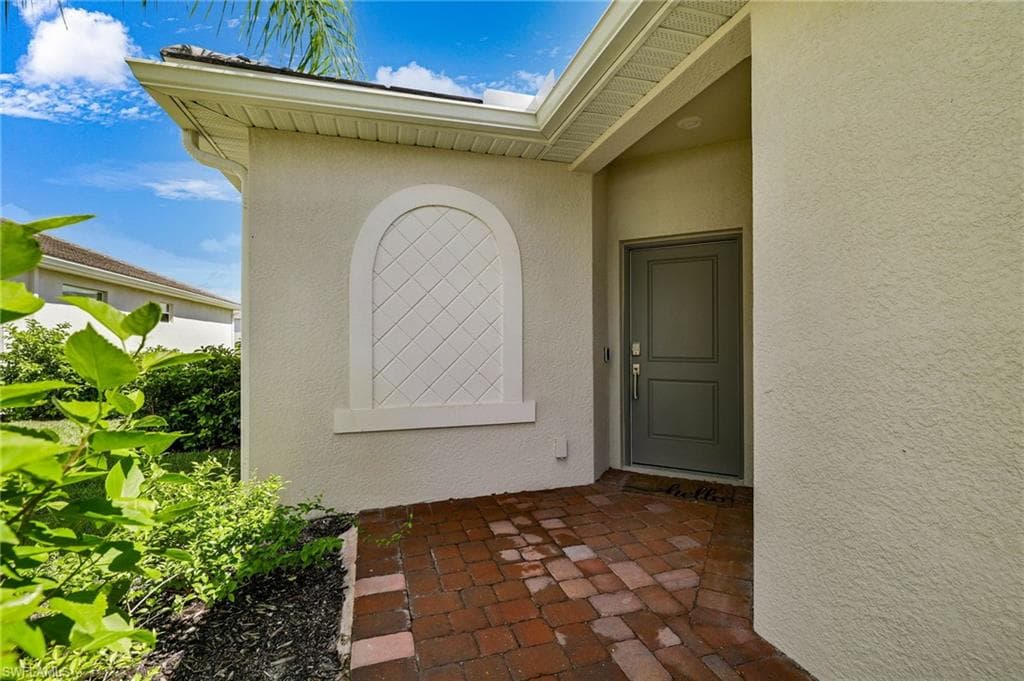 2052 Vermont Ln, Naples, FL 34120-5