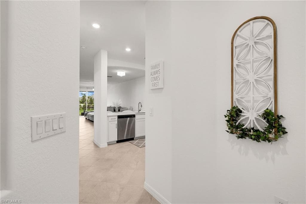 2052 Vermont Ln, Naples, FL 34120-6