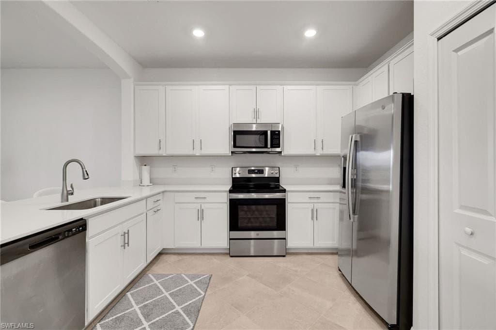 2052 Vermont Ln, Naples, FL 34120-8