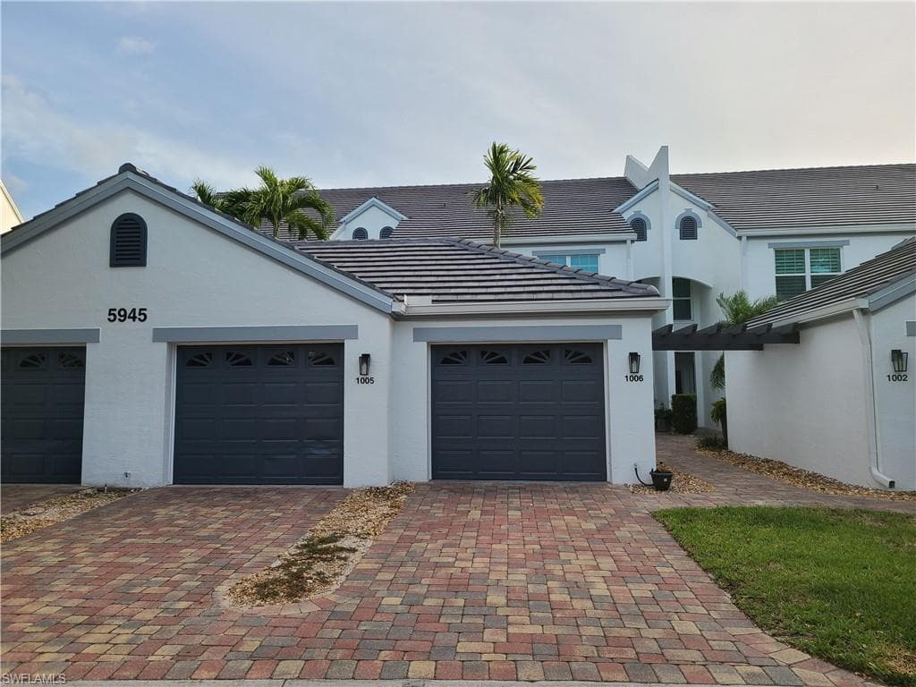 5945 Sand Wedge Ln 1005, Naples, FL 34110-1