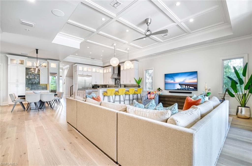 565 Fairway Ter, Naples, FL 34103-10