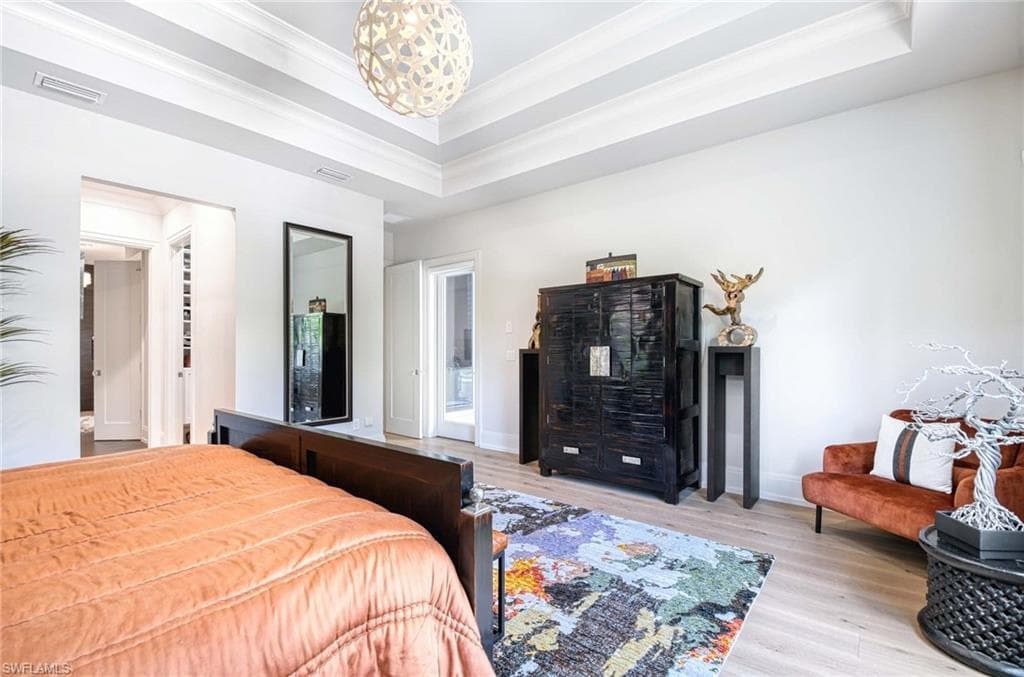 565 Fairway Ter, Naples, FL 34103-14