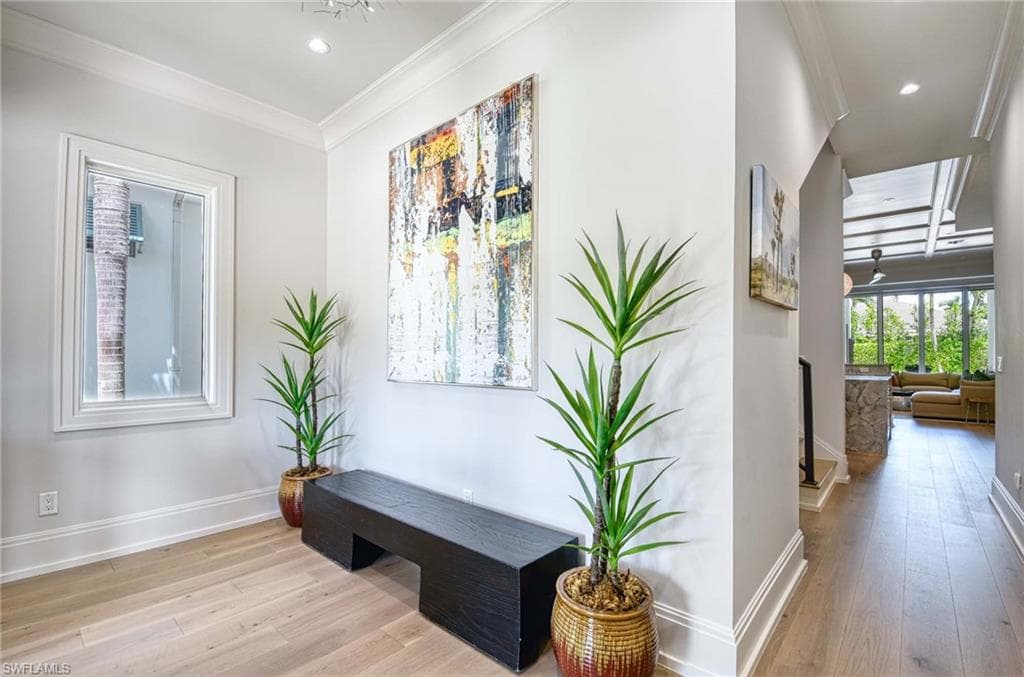 565 Fairway Ter, Naples, FL 34103-18