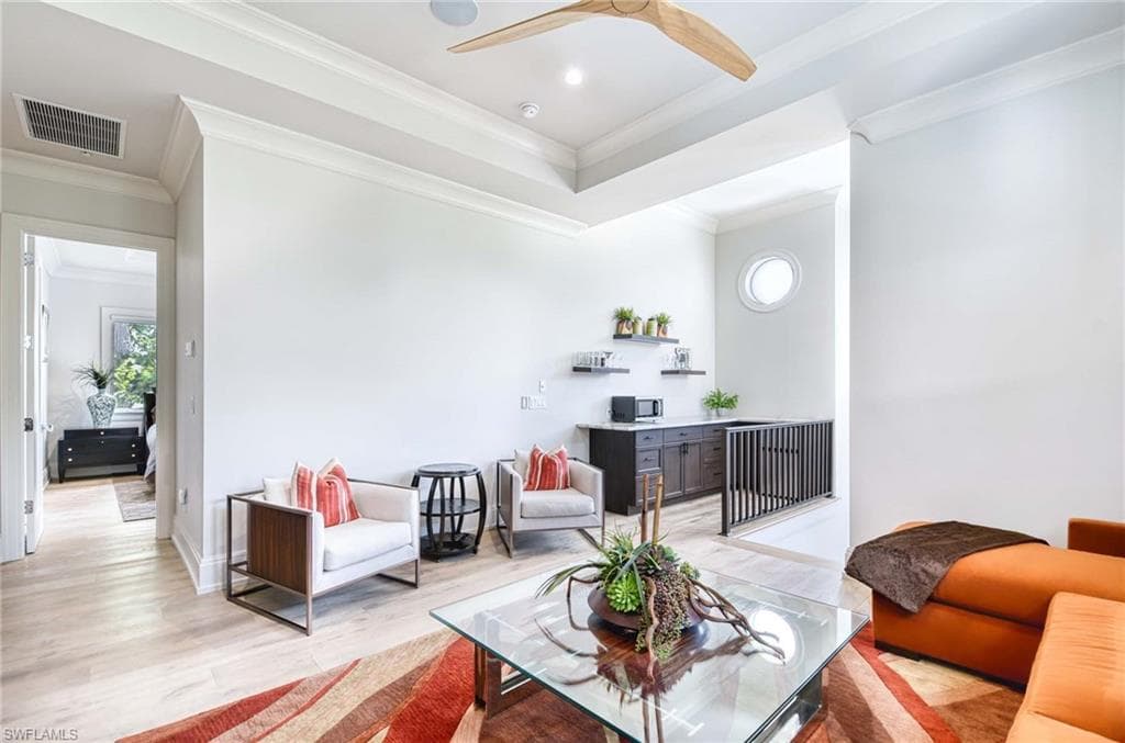 565 Fairway Ter, Naples, FL 34103-20